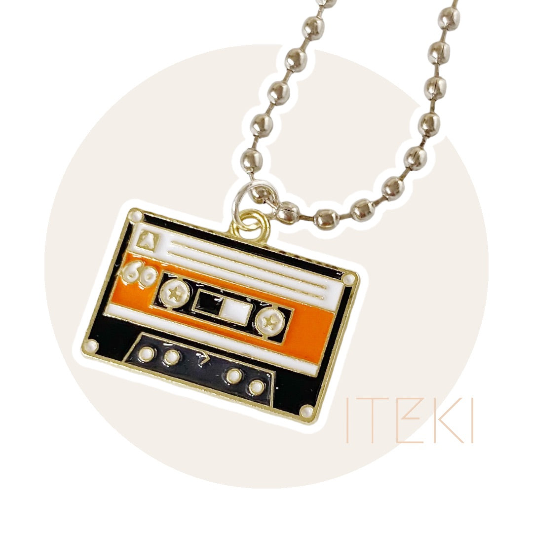 Sneaker chain retro cassettebandje oranje/zwart